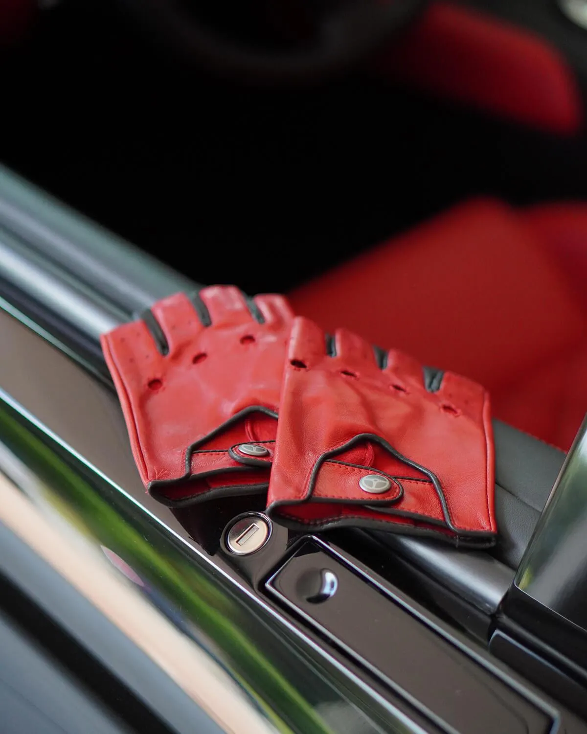 AUTHENTIC RACE MK2 - Fingerless Leather Driving Gloves - Red/Black