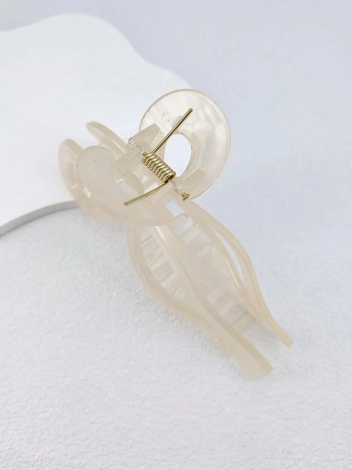 Lorie Bow Hair Claw Beige