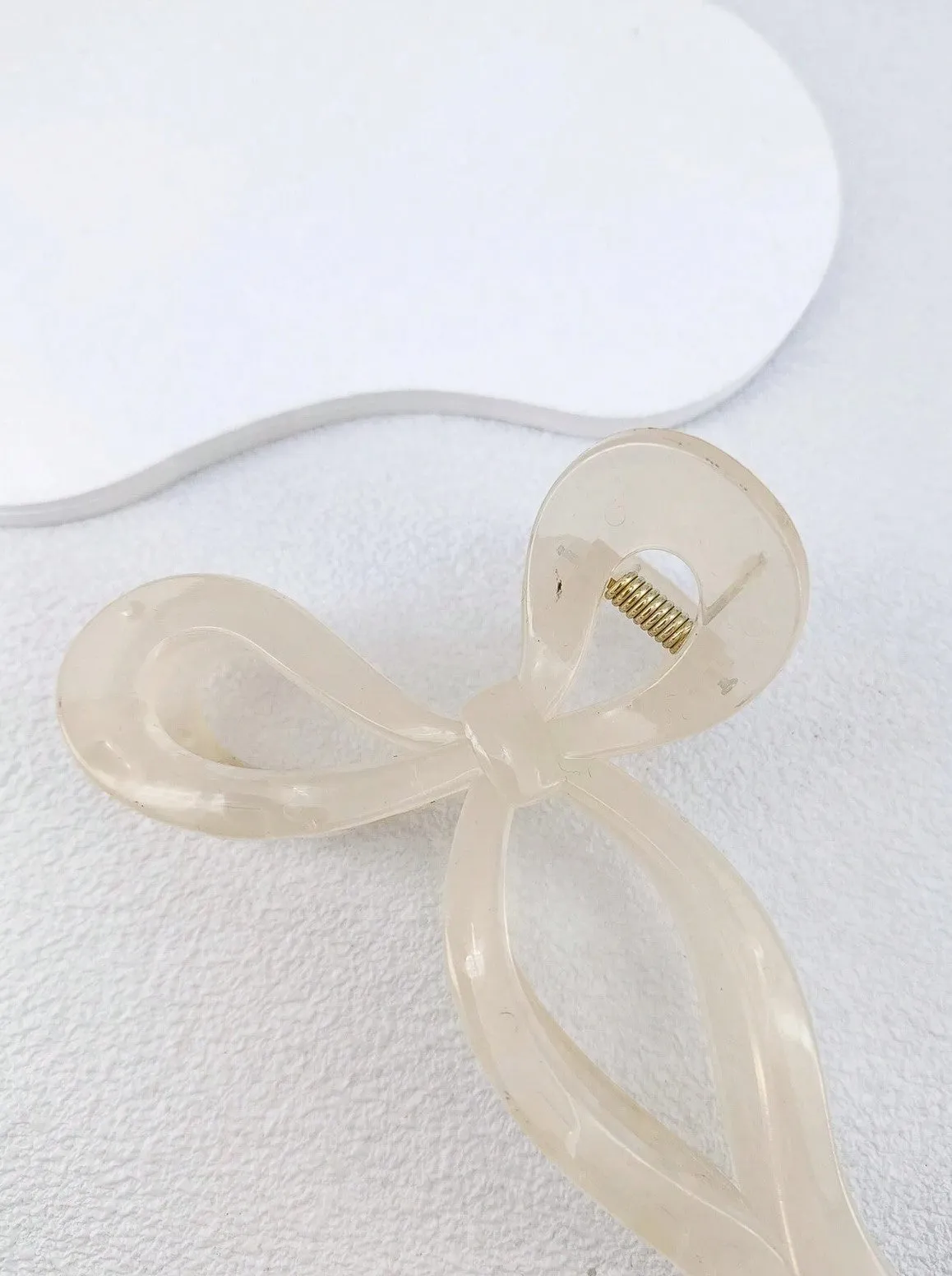 Lorie Bow Hair Claw Beige